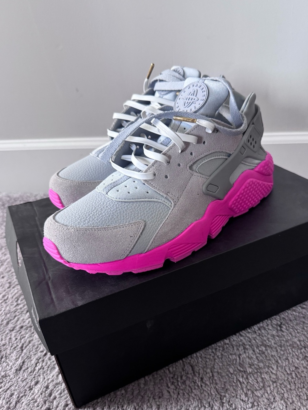 Nike ID Huarache Run grey pink trainers